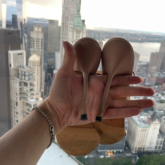 Manolo Blahnik Strappy Heeled Sandal with Scalloped Insole Detail - Picture 4 of 5